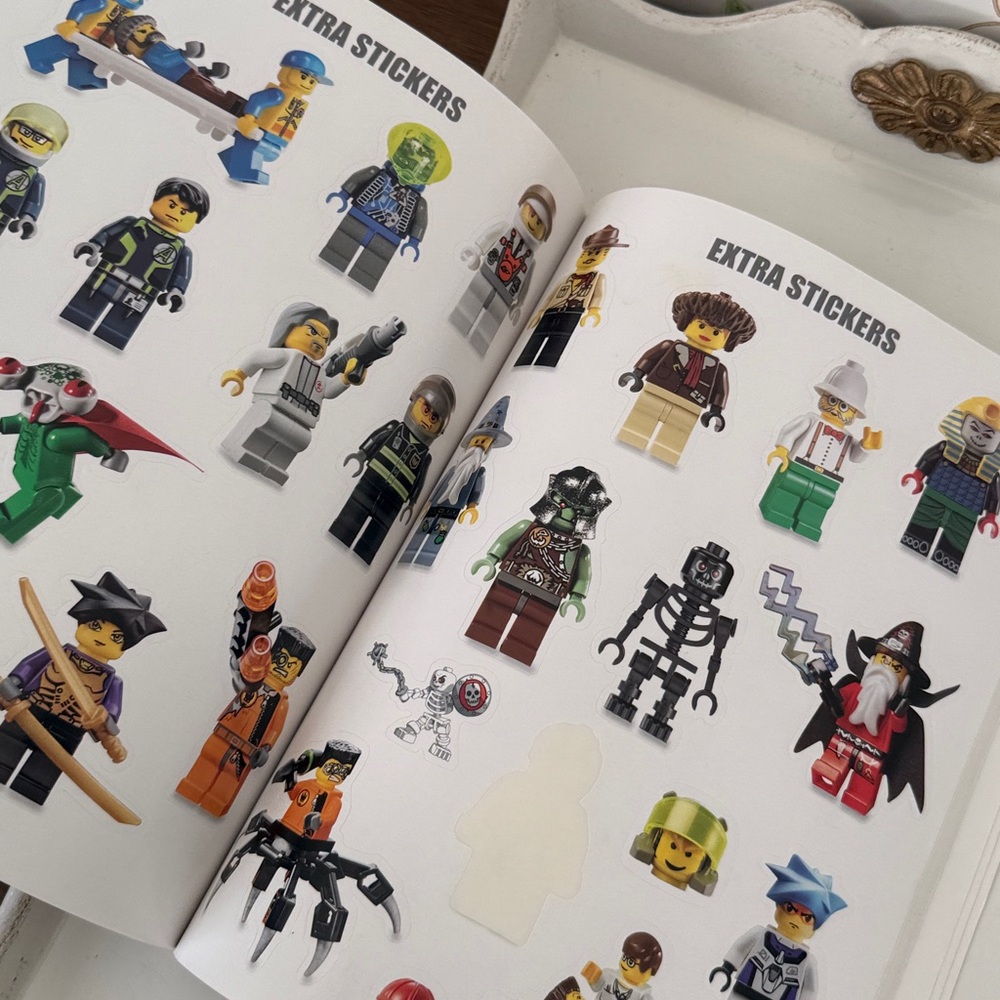 Lego MiniFigure Ultimate Sticker Collection Book - 2010 - Picture 9 of 16